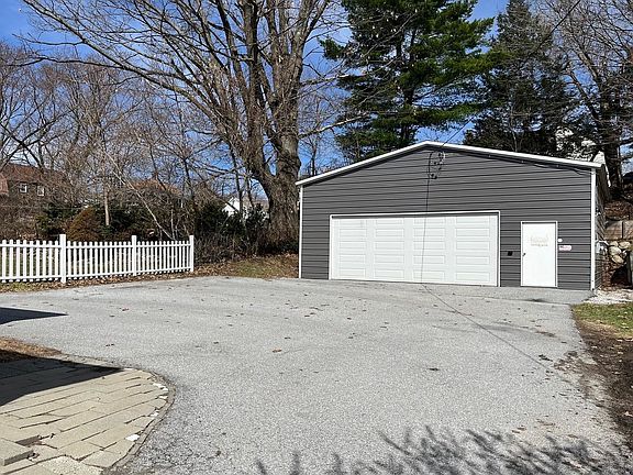 5th image of 213 Columbian Avenue