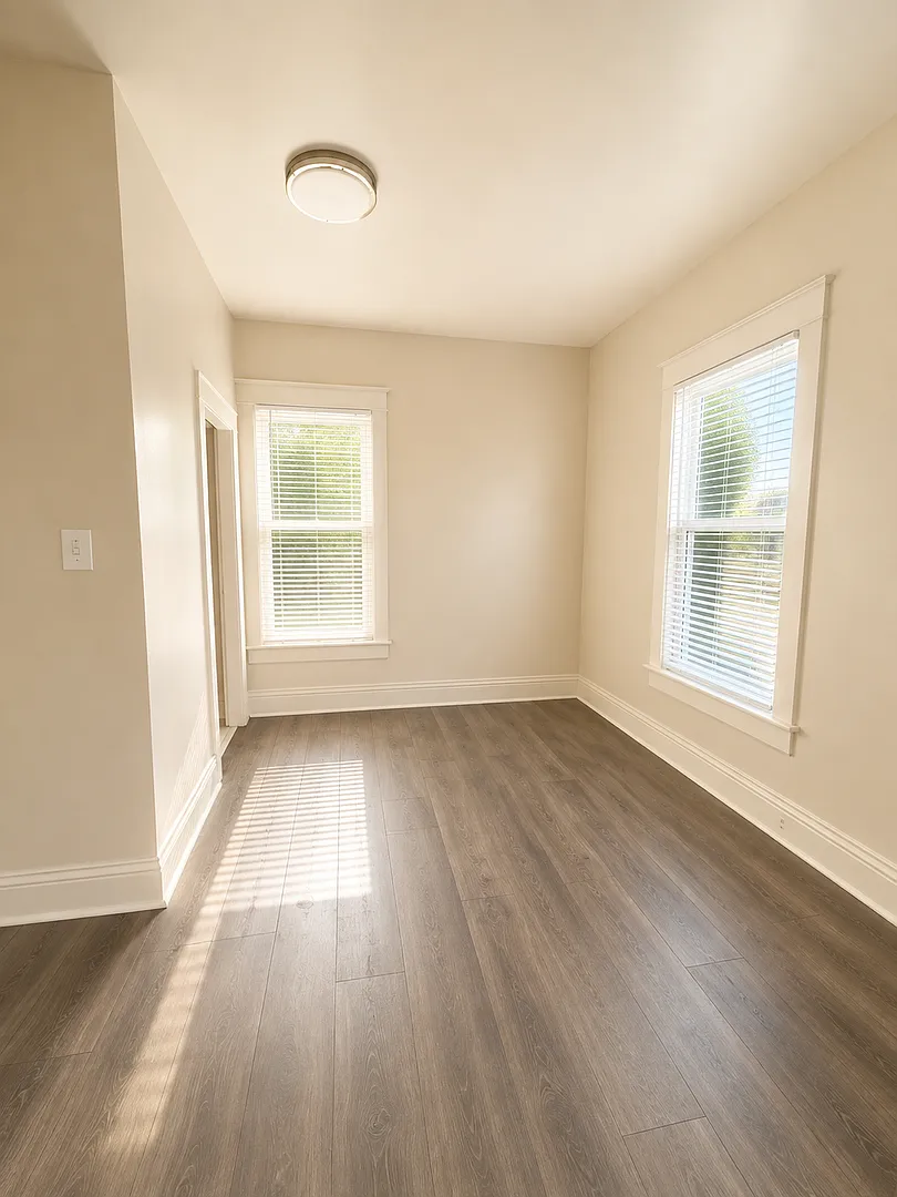 3 Bedroom 1.5 Bathroom HOUSE — Photo 4