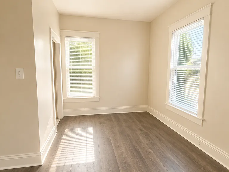 129 N Olive St — Photo 4