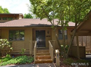 301 White Oak Dr, Hendersonville, NC 28791