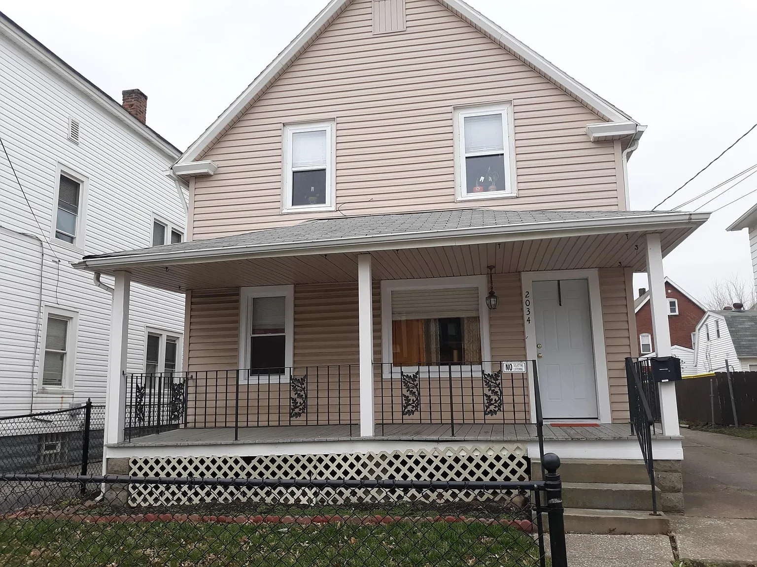 2 bed, 900 sqft, $1,105 — Photo 1