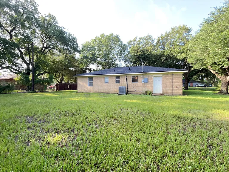 409 La Bradford Dr — Photo 18