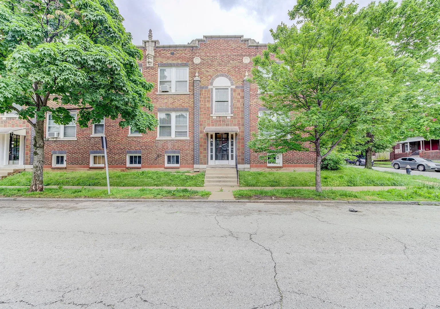 (333) 4048-52 Giles — Photo 1