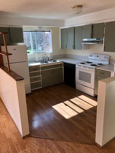 861 SW Adams Ave #4 — Photo 5
