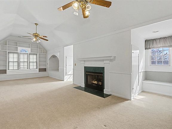 3rd image of 302 W Hampton Ave