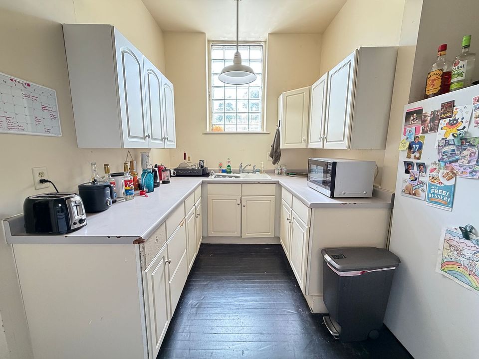 1st image of 531 W 4th St #1