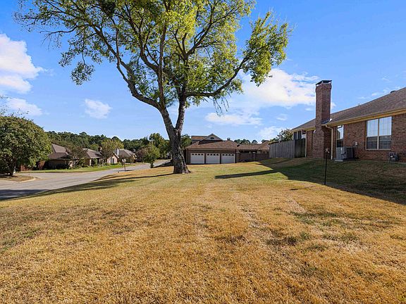 5th image of Friendswood Dr