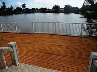 2320 NE 199th St, Miami, FL 33180