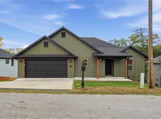 16 Reading Ln, Bella Vista, AR 72714