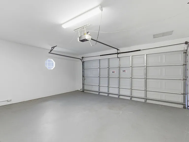 1235 Sussex St — Photo 42