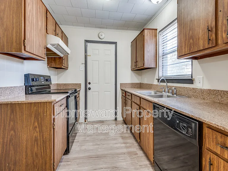 9311 Oakland Dr — Photo 5