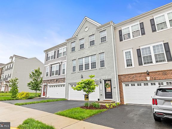 3rd image of 8775 Elsing Green Dr