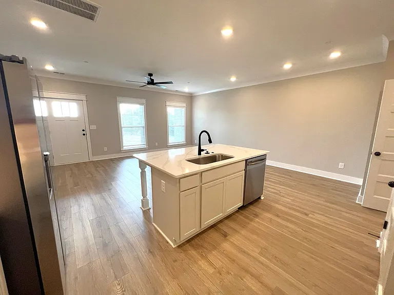 304 Lynwood Station Blvd — Photo 7