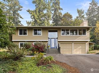 12620 Crown Dr NE, Bainbridge Island, WA 98110