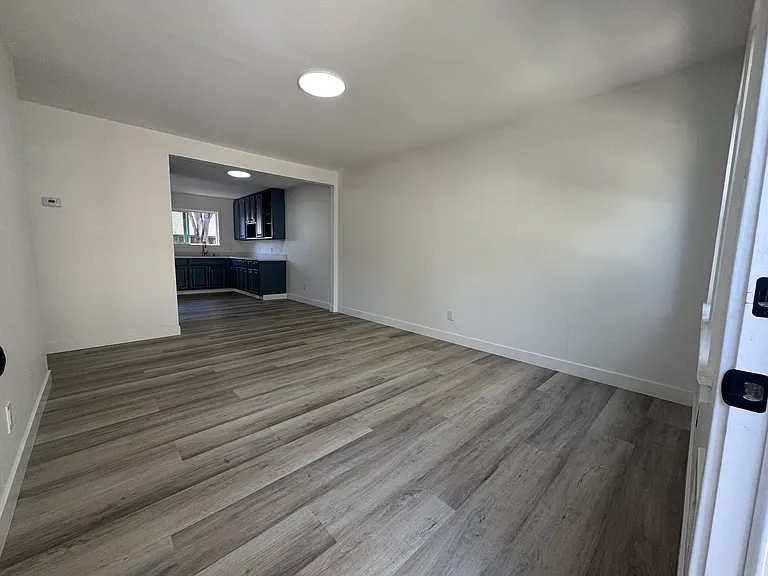 610 E Saint James St — Photo 8