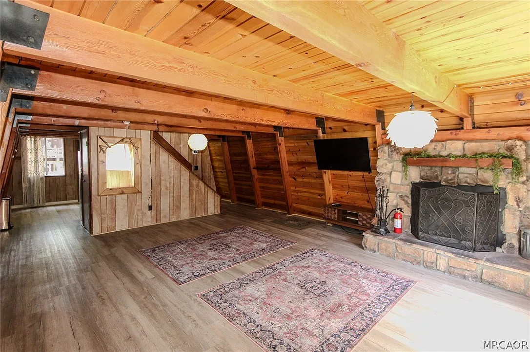 3 bed, 1.0 bath, 1152 sqft, $1,800 — Photo 2