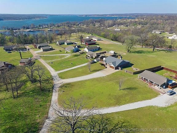 3rd image of 31948 Dogwood Cir