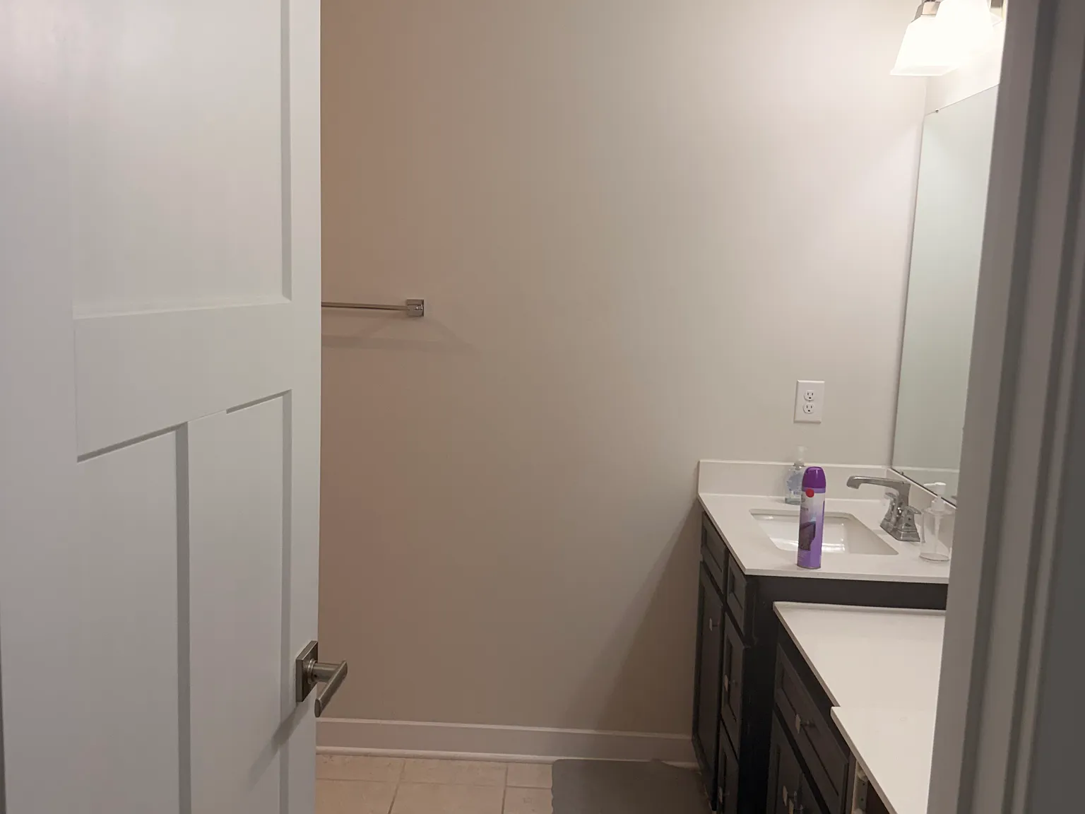 4 bed, 2400 sqft, $2,500 — Photo 2