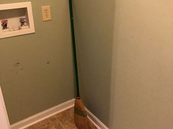 Laundry room - other side