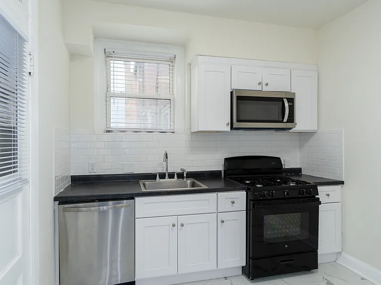 6300 N Rosebury Ave — Photo 5