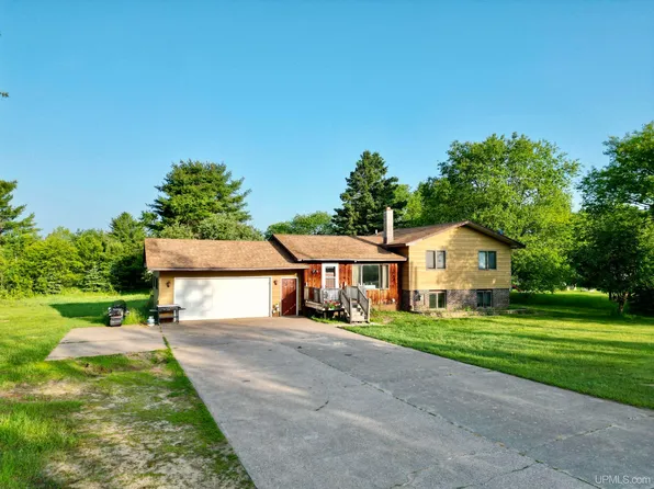 134 Kivela Rd, Negaunee, MI 49866