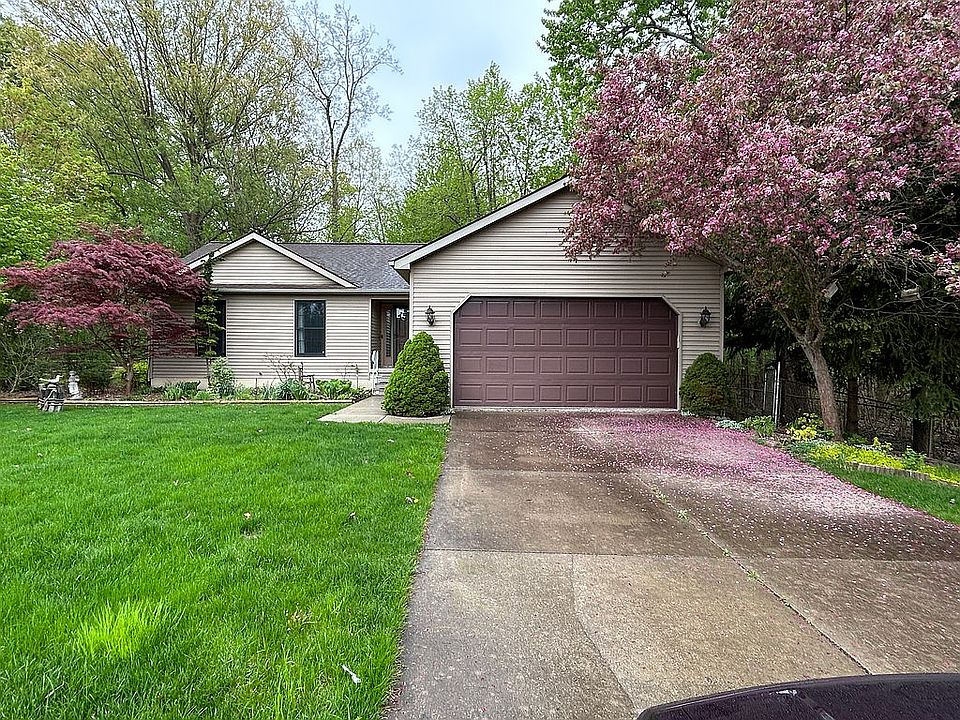 1st image of 10410 Pinewood Dr
