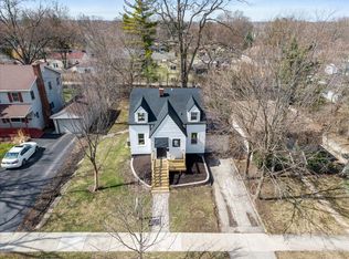 122 S Park St, Westmont, IL