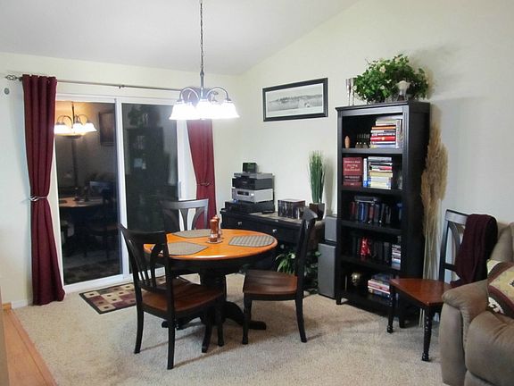 5th image of 239 Bower Ln