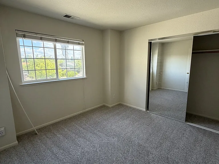 524 Court St — Photo 16