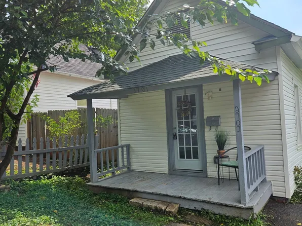 2701 Barton St, Knoxville, TN 37917