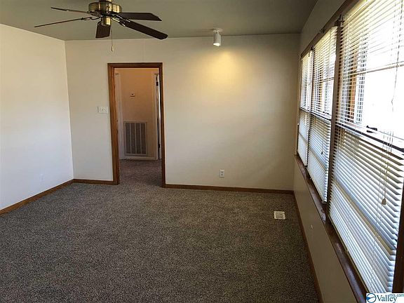 5th image of 4403 Kenwood Dr NW