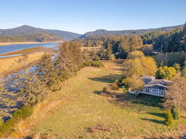 2695 E Alsea Hwy, Waldport, OR 97394