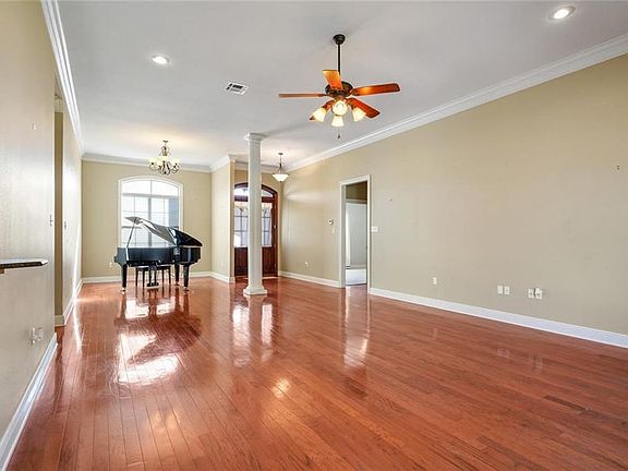 4th image of 295 Autumn Woods Dr