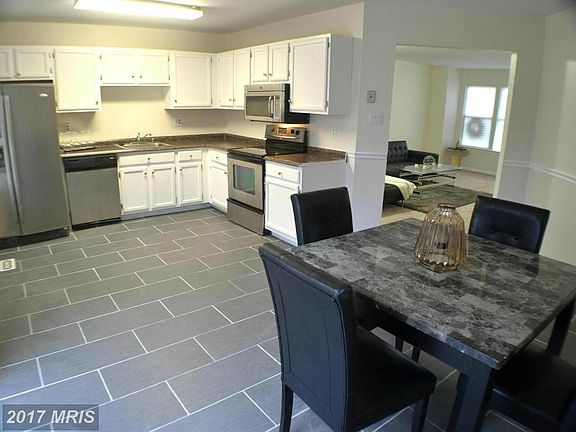 Large Open Kitchen w/Ceramic Tile Floor