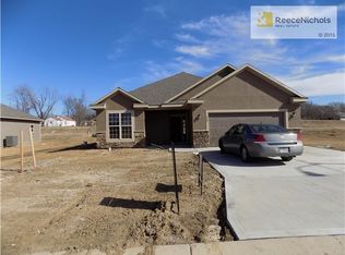 505 SW Russell St, Oak Grove, MO 64075