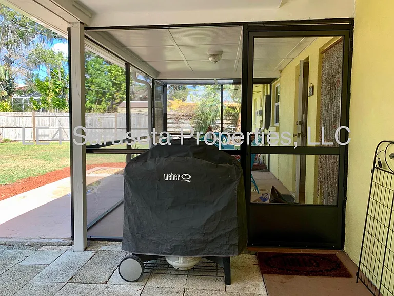 536 Lafayette Ct — Photo 8