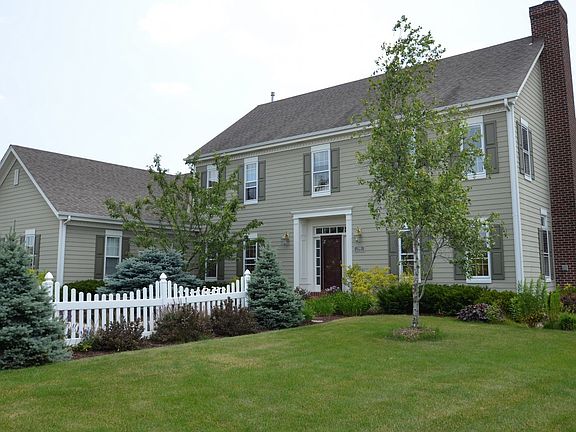 2nd image of 904 Woods Dr
