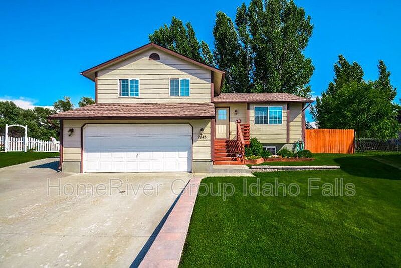 1st image of 2745 Vesta Cir