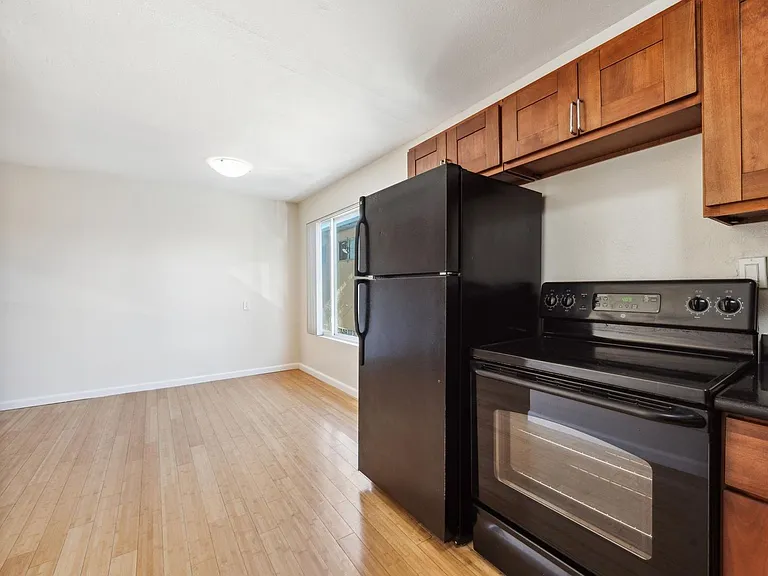 2p008 - Lake View East — Photo 8