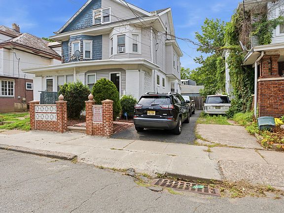 3rd image of 319 Gardner Ave