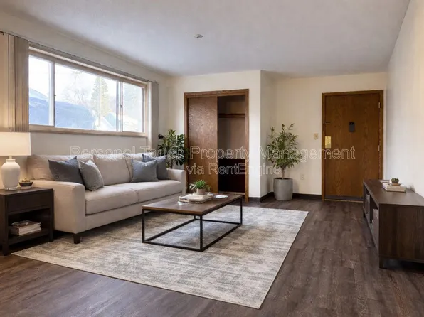 320 6th St S #4, Moorhead, MN 56560