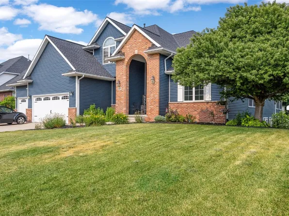 420 Brougham Rd, Robins, IA 52328