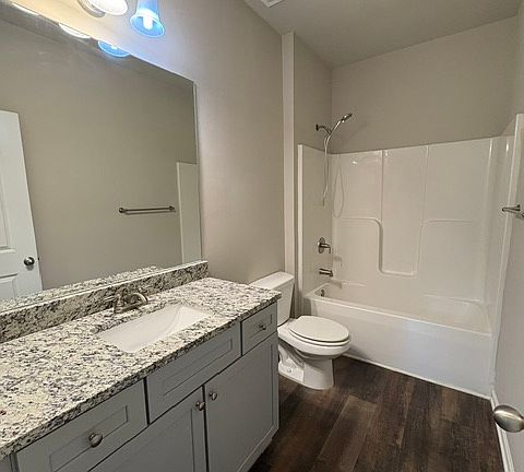 4th image of 40 Hastings Ln