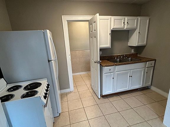 3rd image of 407 Henry St Unit 3