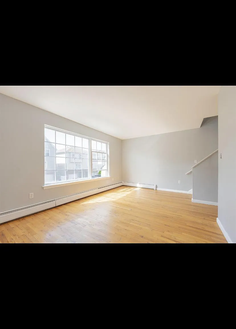 7310 Dane Ct — Photo 2