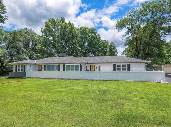 6215 Longview Rd, Kansas City, MO 64134