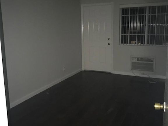 4th image of 4505 Colbath Ave #107