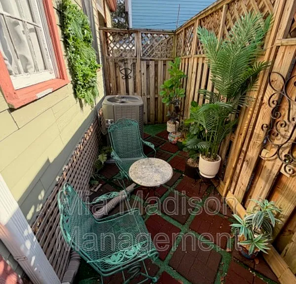 547 E Macon St — Photo 17