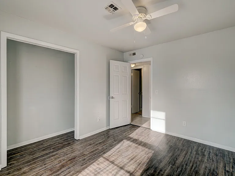 824 SE 14th St — Photo 12