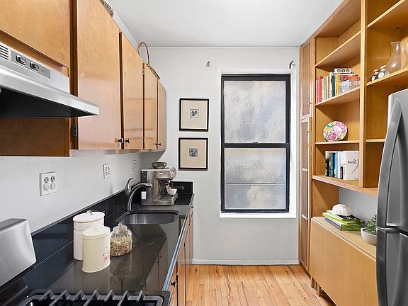 2nd image of 246 E 51st St APT 20